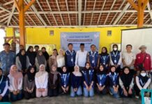 Asah Kreativitas Pemuda: Mahasiswa Kkn 34 Gelar Workshop Desain Grafis Dasar Canva Bertema Agustusan di Desa Bulujowo